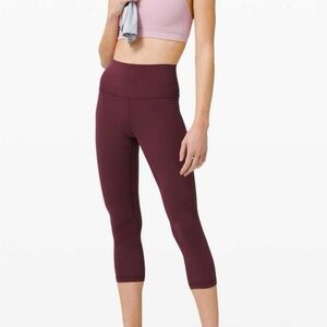 Lululemon Align crops 21 Garnet